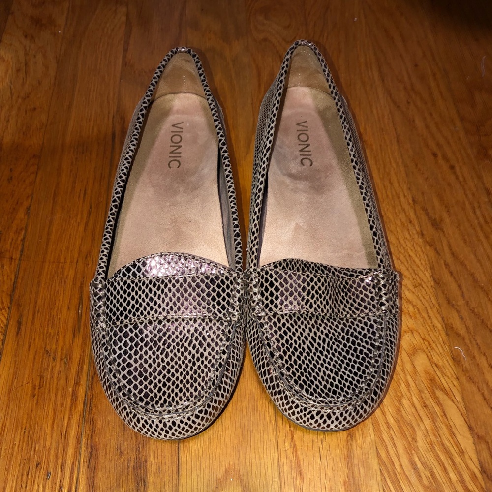 Vionic Larrun Bronze Loafers Size 9